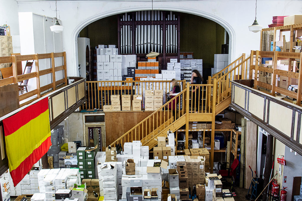 We supply hotels, restaurants, bars, pubs and events venues in Cornwall.